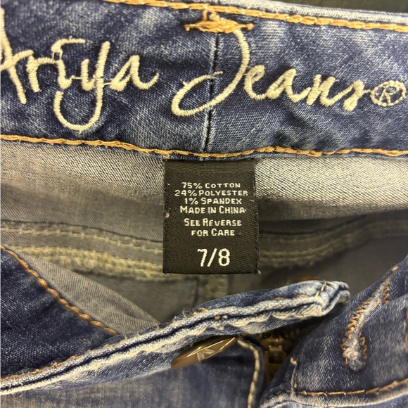 Ariya Distressed Embellished Jeans Sz 7/8 Skinny, Stretchy Y2K low rise - Picture 3 of 12